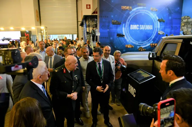 BMC, EXPO TECH İZMİR FUARI’NDA YÜKSEK TEKNOLOJİYLE DONATILMIŞ ASKERİ ARAÇLARINI SERGİLEDİ